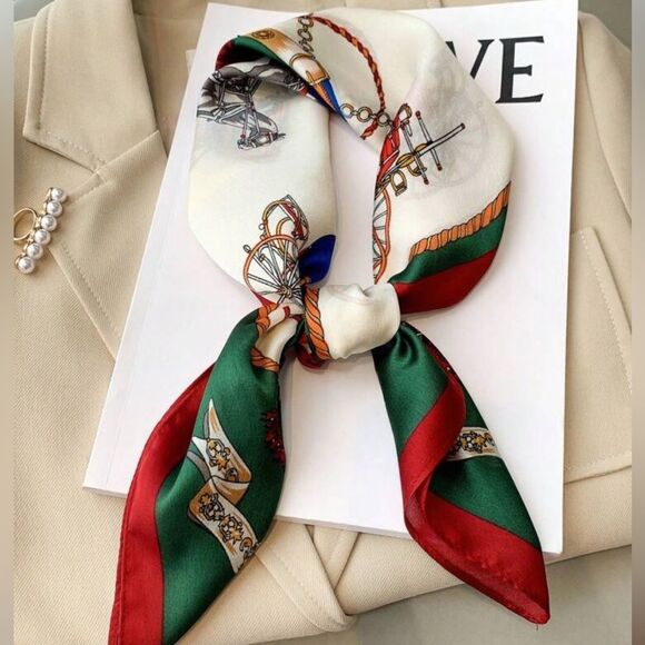 Elegant Green and Red Scarf G43 - Picture 3 of 5